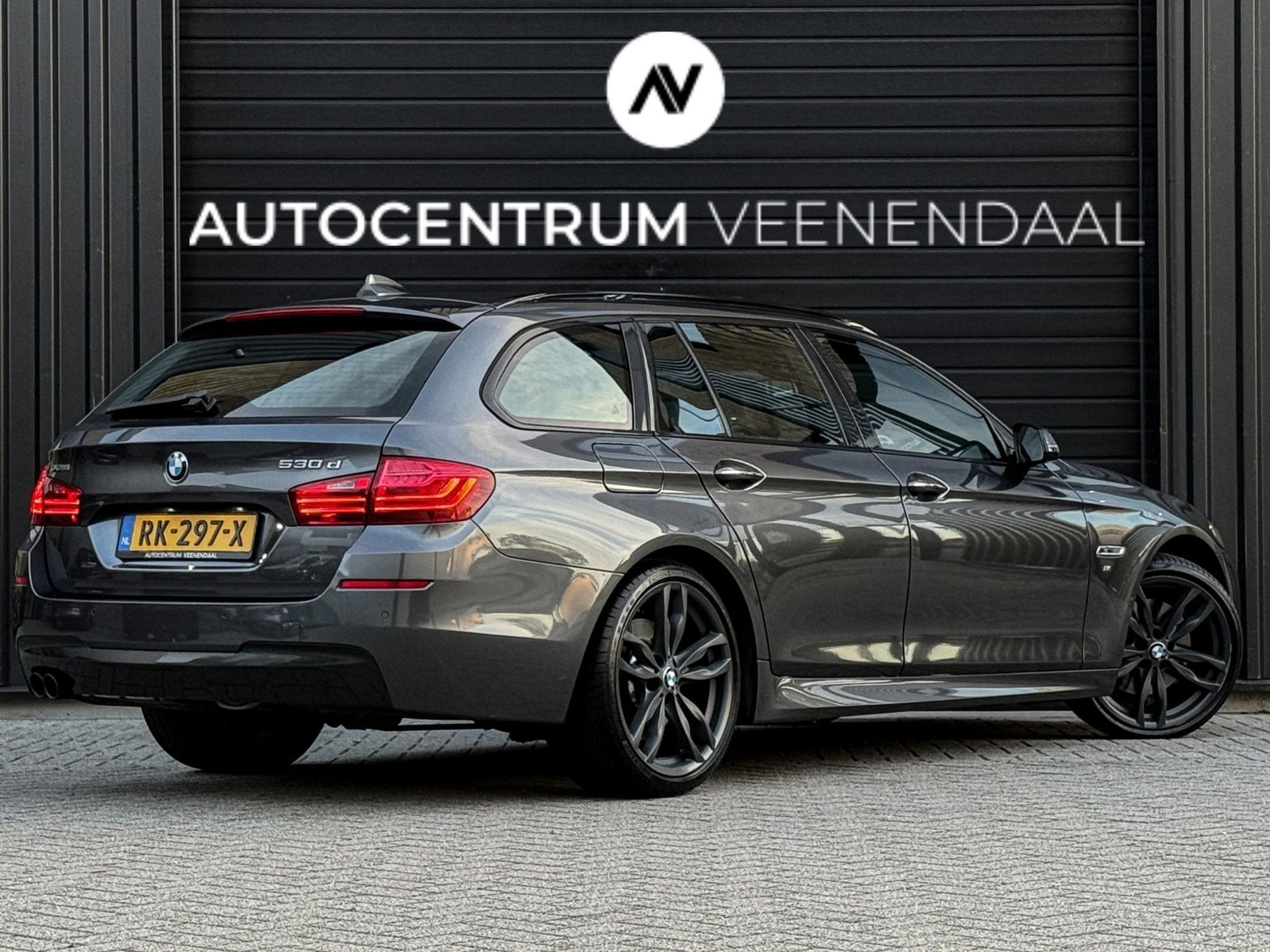 BMW 5-serie Touring 530d Xdrive 530xd 3X M-Sport PANO/TREKHA, Auto's, Automaat, Dealer onderhouden, Gebruikt, Euro 6