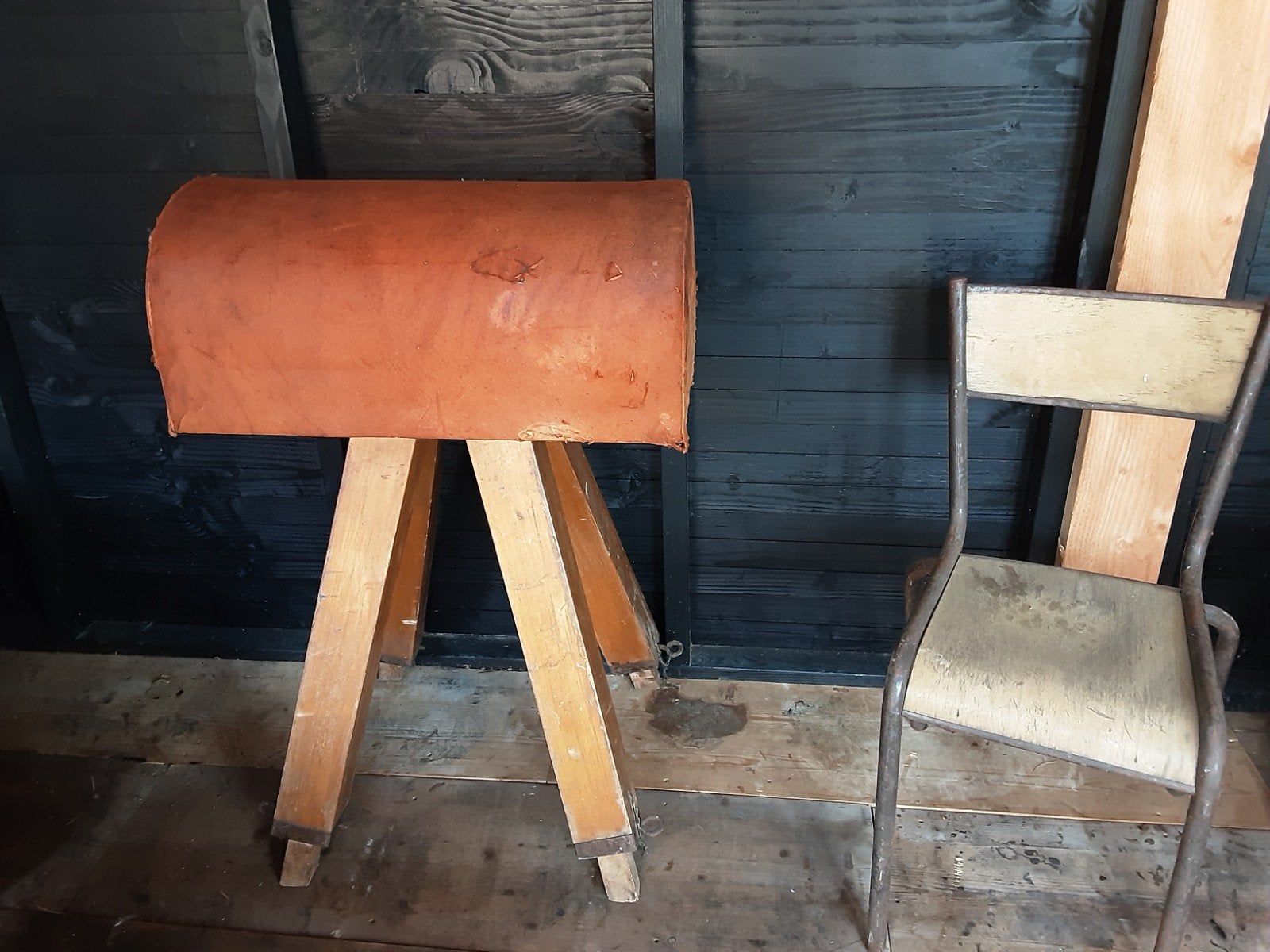 Oude bok turnbok gymtoestel industrieel bankje brocante, Ophalen