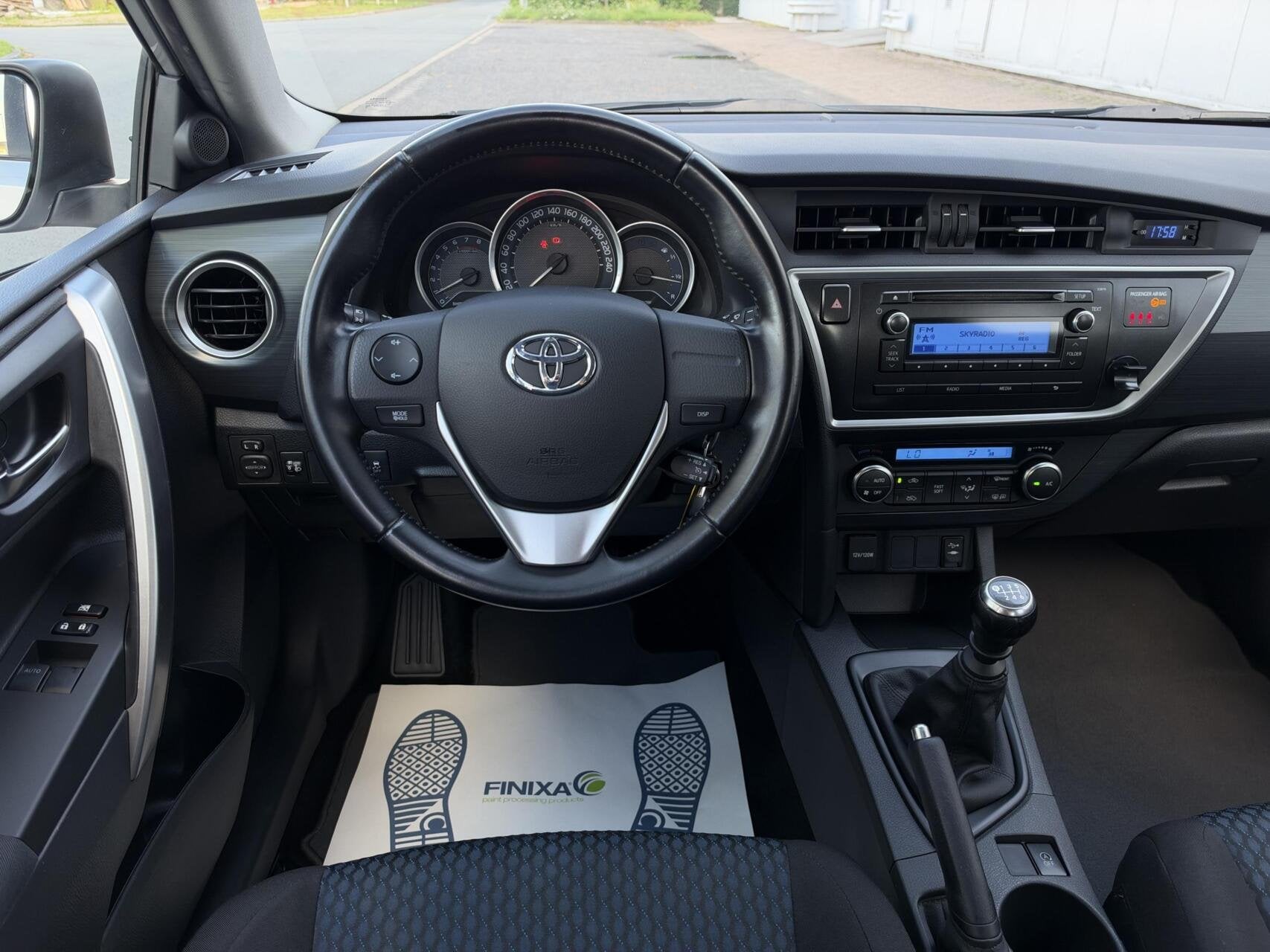 Toyota Auris 1.3 Now - CLIMA/TREKHAAK/CRUISE/NAP, Auto's, Voorwielaandrijving, Euro 5, 450 kg, Gebruikt