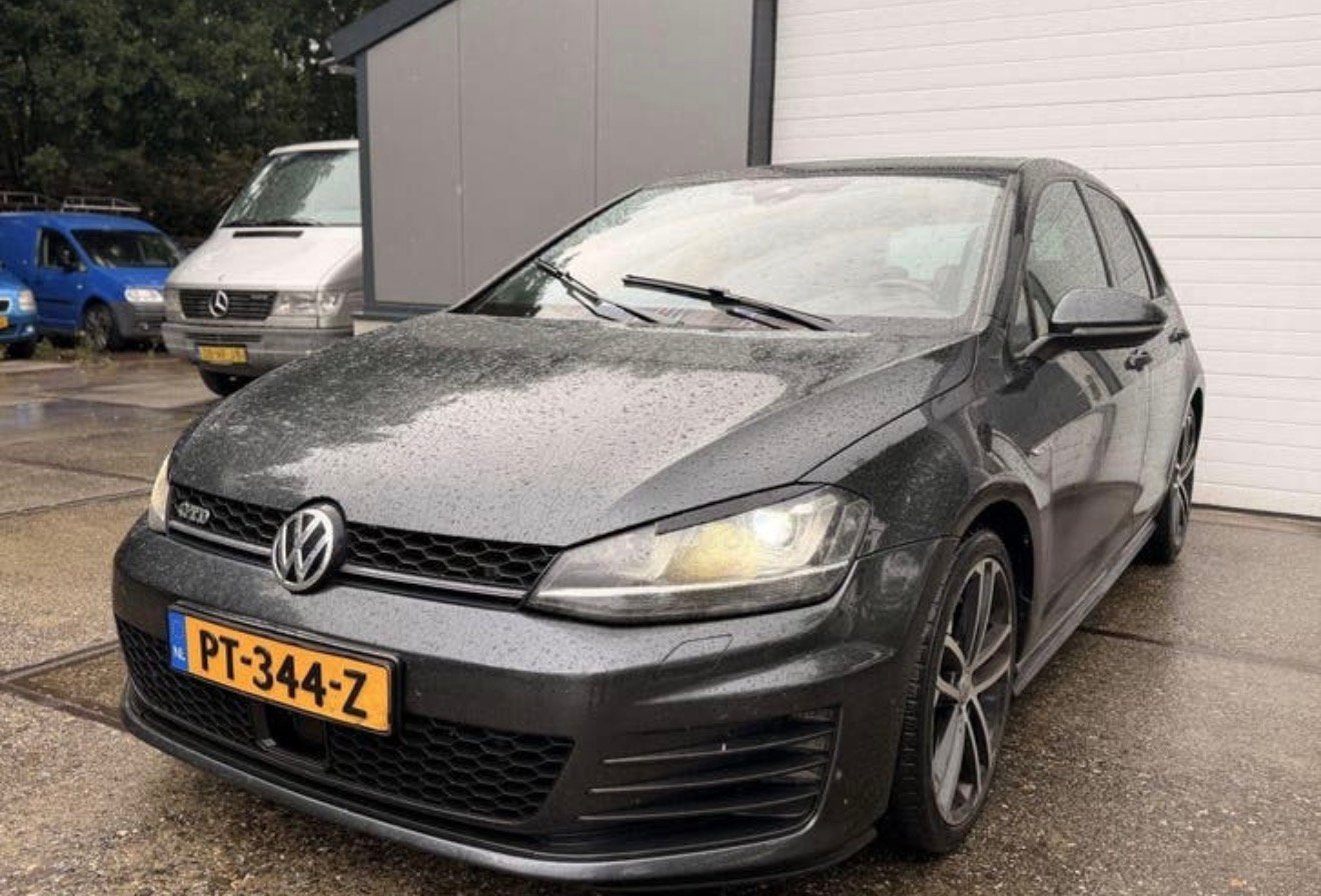 Volkswagen Golf 7 GTD 2.0 TDI 184PK DSG Donkergrijs Metallic, Auto's, 4 cilinders, Zwart, Diesel, 1600 kg