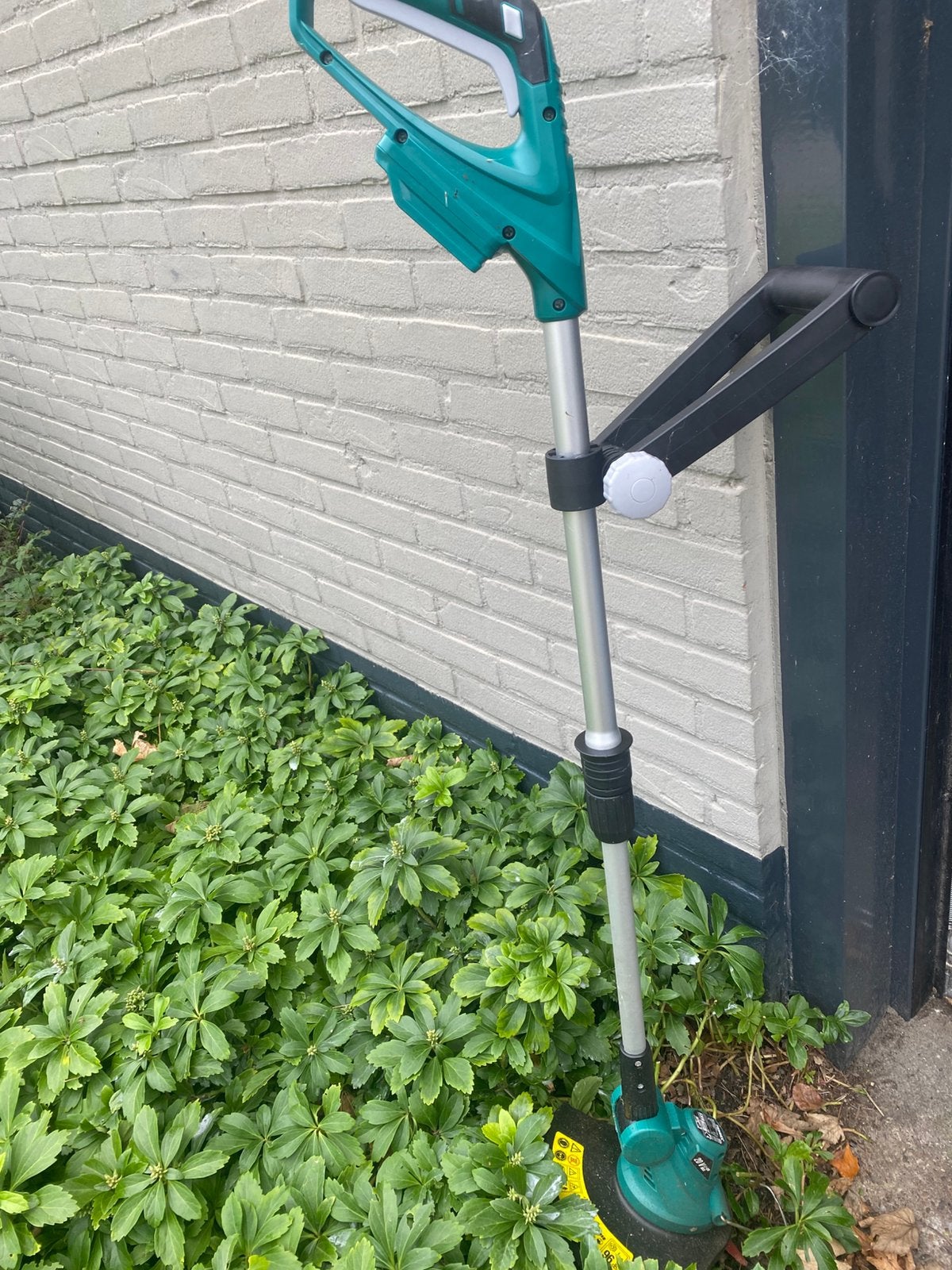 Draadloze accu Bosch kantjesmaaier / grastrimmer, Ophalen, Zo goed als nieuw, Elektrisch