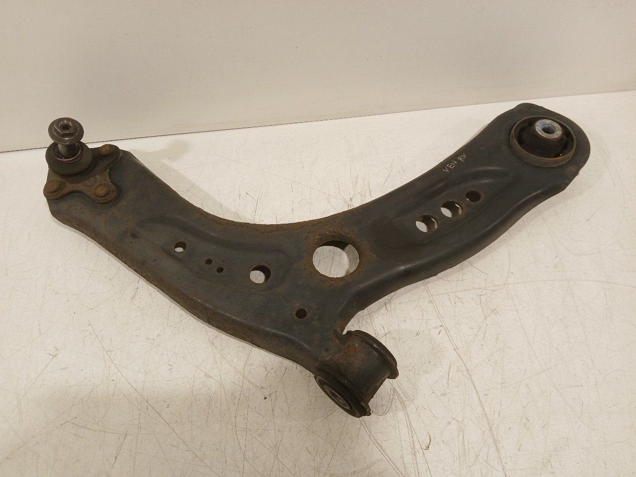 Draagarm rechts voor Volkswagen Golf, Onderdelen@venauto.nl, Van der Ven Autorecycling B.V., Gebruikt, Ettenseweg 76, 4706 PB Roosendaal, The Netherlands