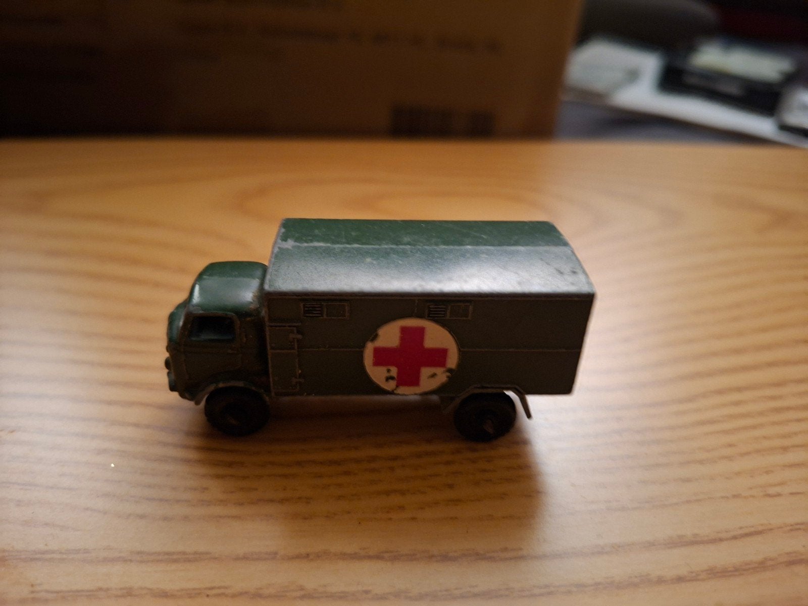 Vintage Lesney Matchbox Ford Ambulance No. 63, Hobby en Vrije tijd, Gebruikt, 1:50 of kleiner, Truck, Ophalen