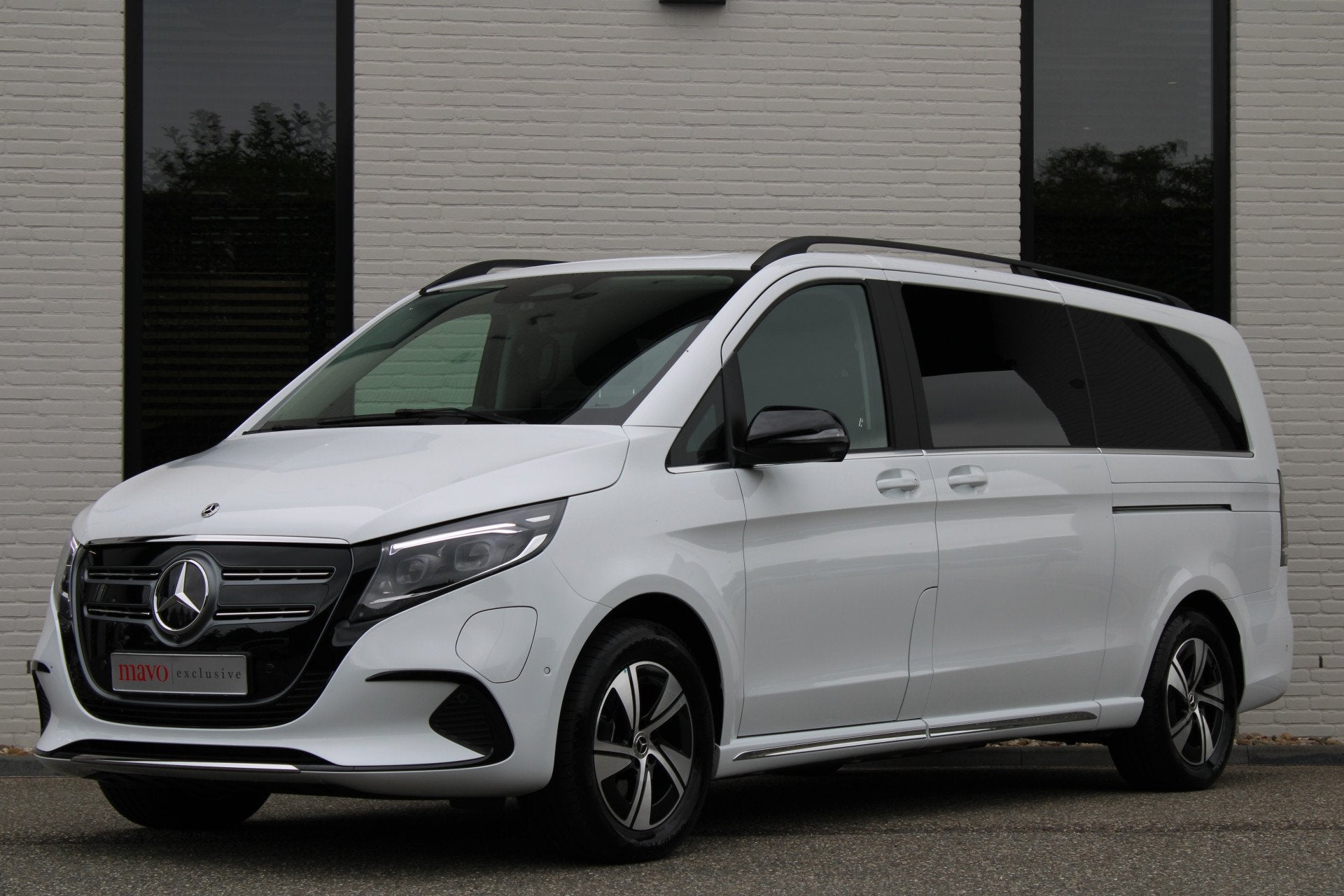 Mercedes-Benz EQV 300 L3 / XXL / Luchtvering / 7-Persoons /, Auto's, Dealer onderhouden, Gebruikt, Met garantie (alle), 2535 kg