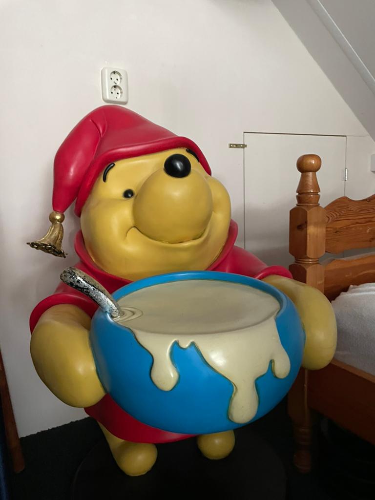 Life size winnie de poeh disney beeld, Ophalen, Winnie de Poeh of vrienden, Zo goed als nieuw, Beeldje of Figuurtje