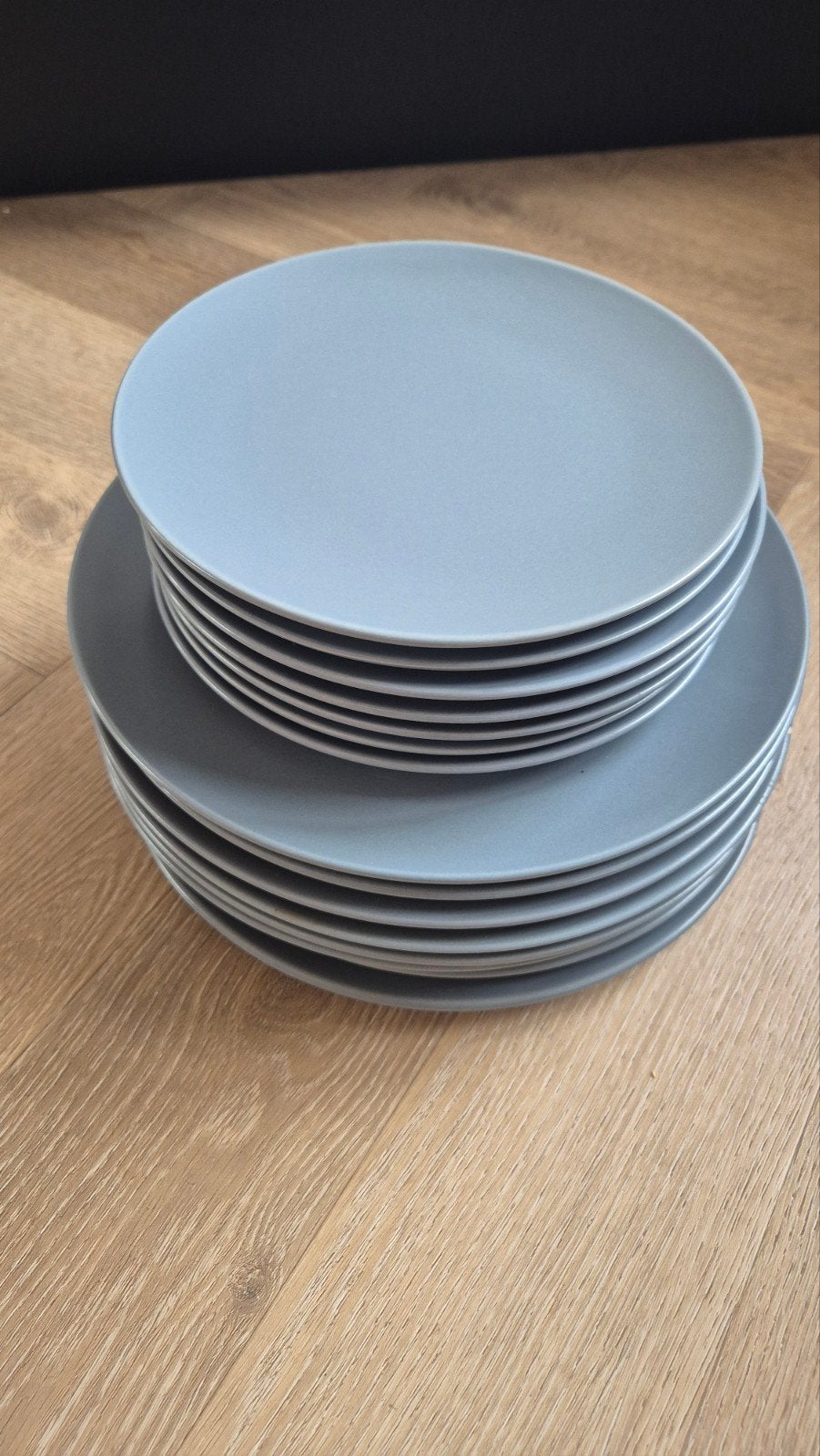 IKEA Borden Donkergrijs - 7 Ontbijt, 9 Diner, Keramiek, IKEA, Ophalen of Verzenden, Zo goed als nieuw