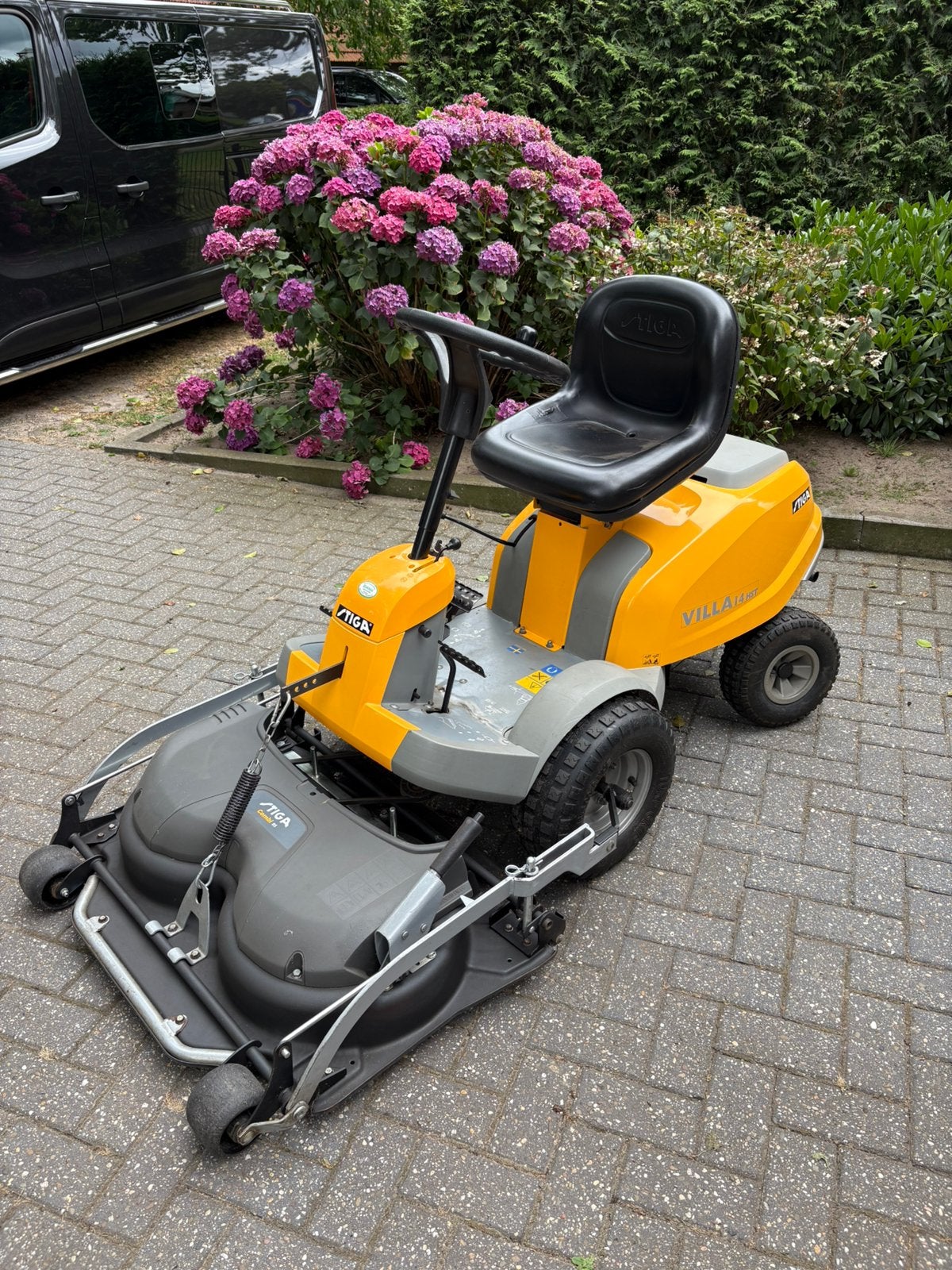 Stiga 14 HST hydrostaat met bijna nieuw 85 cm mulch maaidek, Ophalen, -, -, Zo goed als nieuw