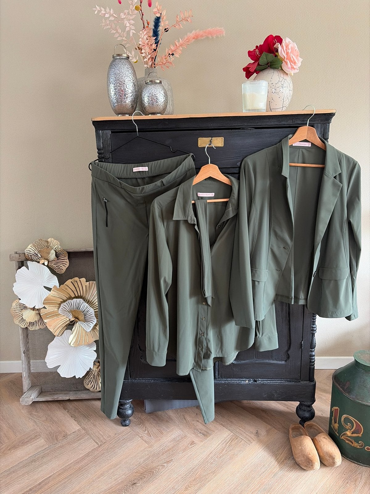Studio Anneloes travelstof pak maat L, Kleding | Dames, Broeken en Pantalons, Maat 42/44 (L), Ophalen of Verzenden, Zo goed als nieuw