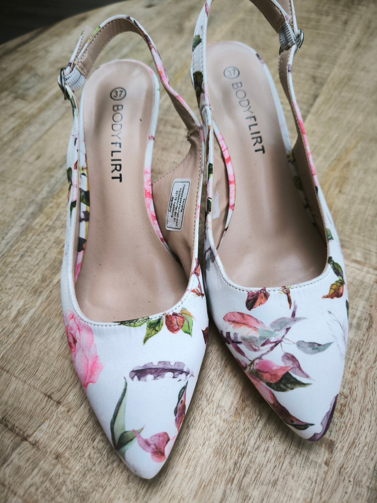 Bodyflirt bloemenprint pumps maat 37, Kleding | Dames, Pumps, Wit, Nieuw, Ophalen of Verzenden
