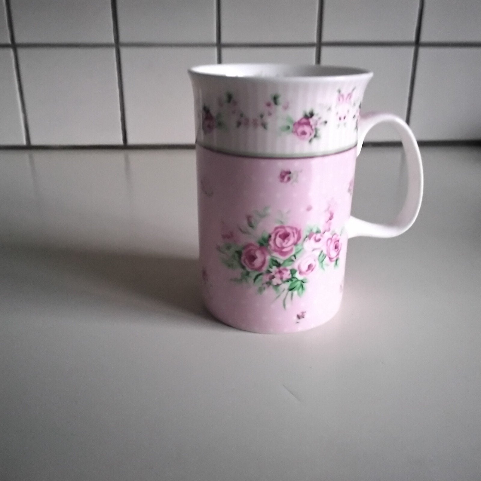 Easy life mok met roosjes, Huis en Inrichting, Keuken | Servies, Ophalen of Verzenden, Zo goed als nieuw, Overige stijlen, Kop(pen) en/of Schotel(s)