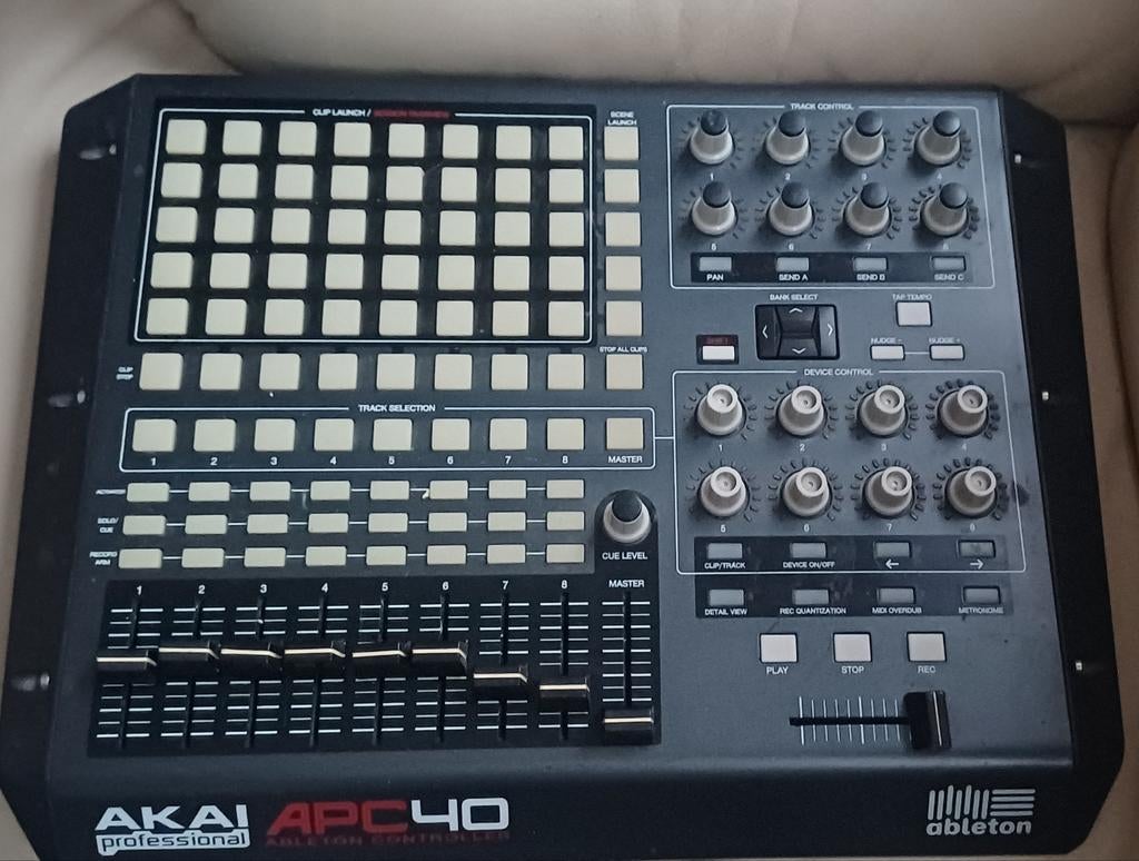 Akai APC40 Ableton Controller - Zo goed als nieuw, Muziek en Instrumenten, Ophalen of Verzenden, Gebruikt, 5 tot 10 kanalen