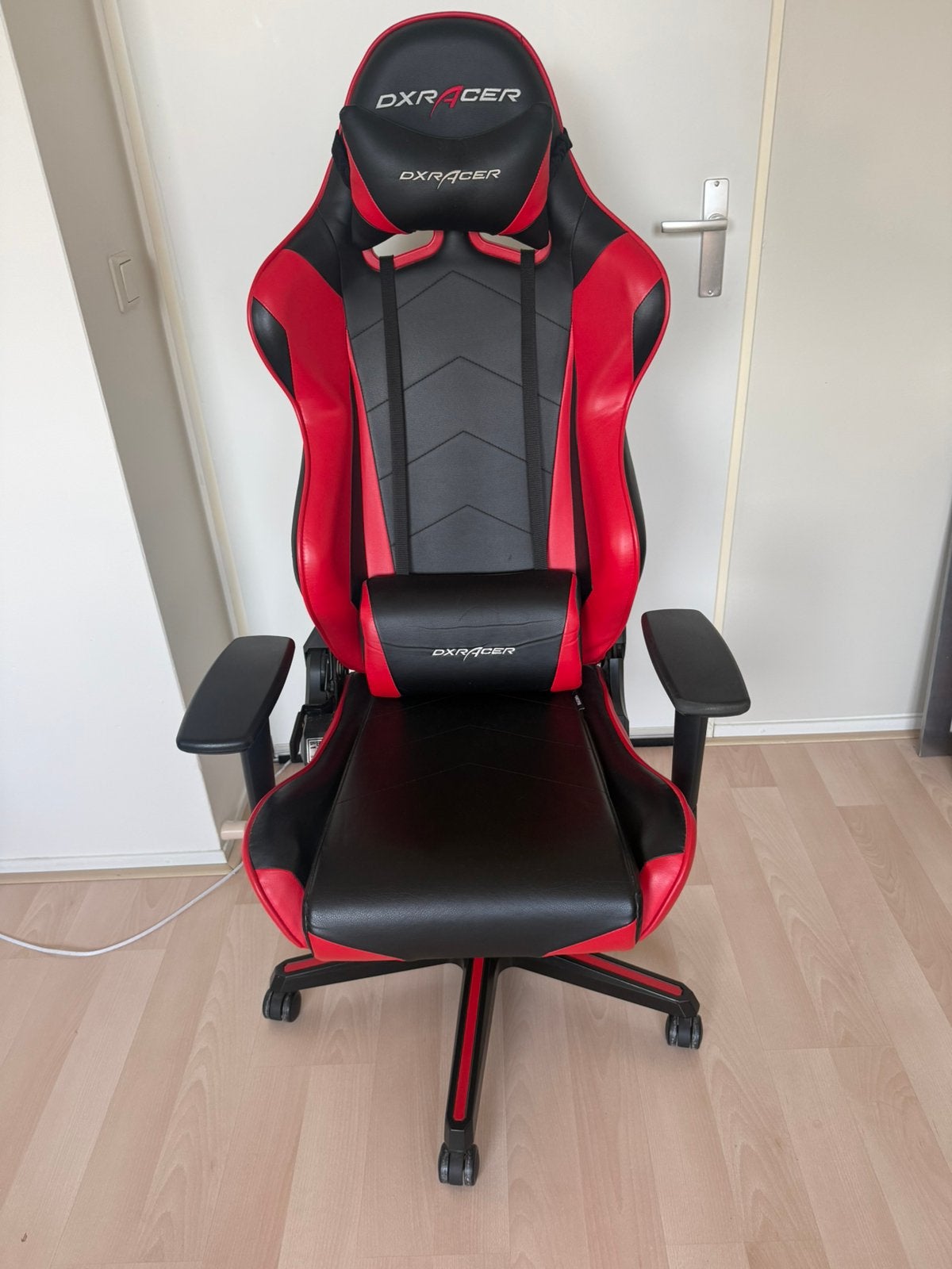 DXRacer gamingstoel zwart/rood met rug- en nekkussen, Huis en Inrichting, Bureaustoelen, Ophalen, Balstoel, Zwart, Zo goed als nieuw