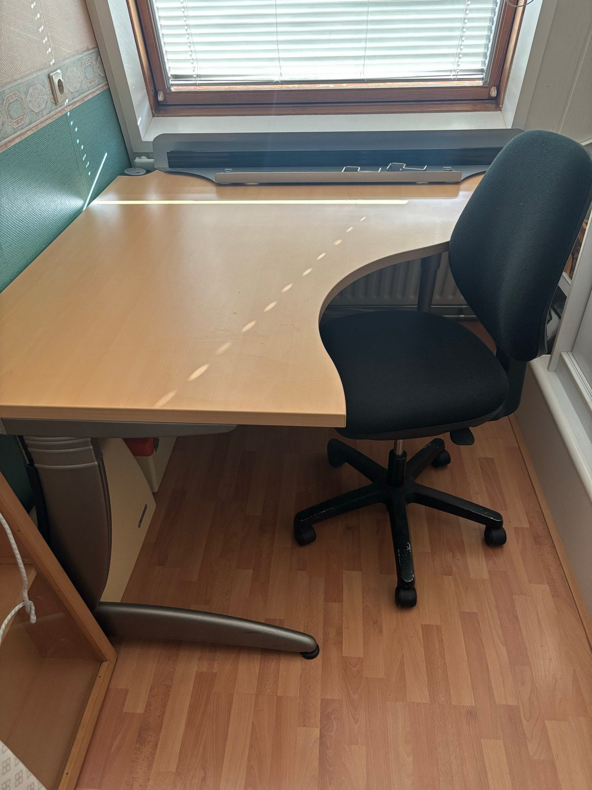 Hoekbureau met ergonomische vorm - ideaal voor thuiskantoor, Huis en Inrichting, Ophalen, Opbergruimte, Gebruikt, Hout