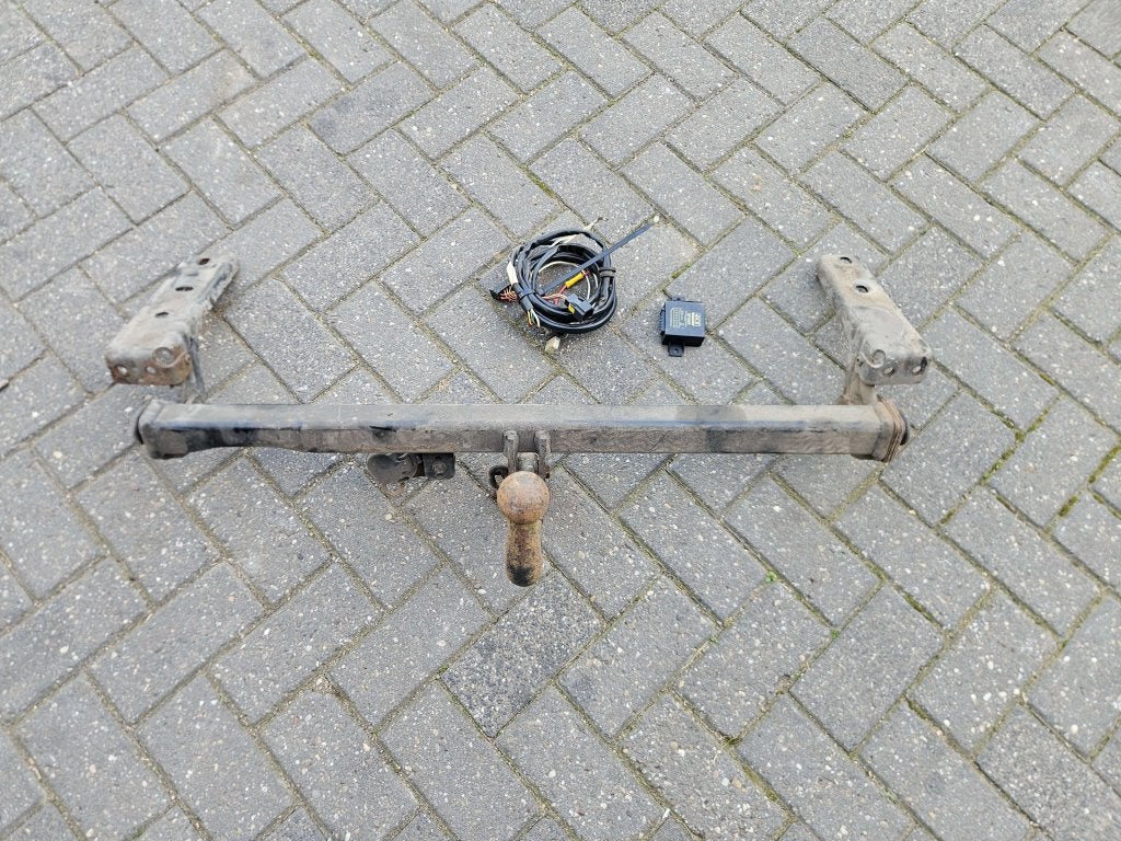 TREKHAAK PEUGEOT 307 SEDAN / CITROËN C4, Auto-onderdelen, Niet ingevuld, Gebruikt, Niet ingevuld, Ophalen of Verzenden