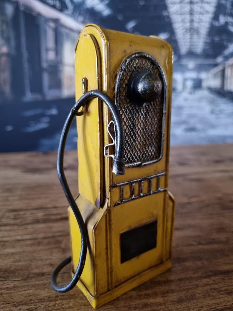 Vintage Gele Benzinepomp Miniatuur Decoratie, Ophalen of Verzenden, Zo goed als nieuw