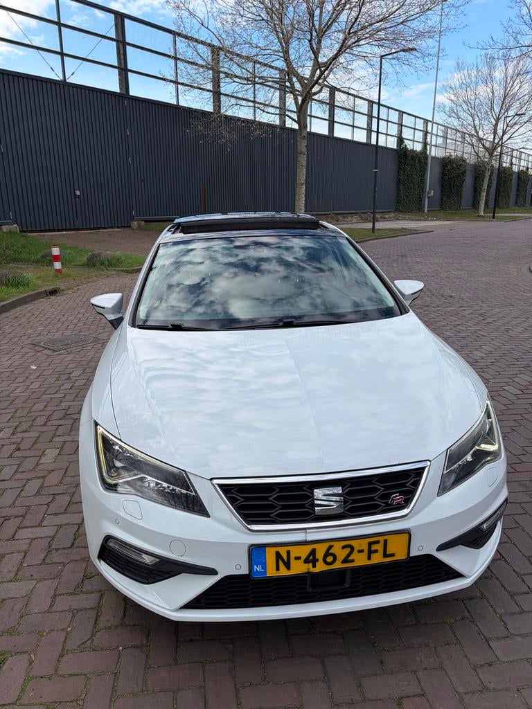 Seat Leon 1.8 TSI 180PK Dsg-7 2017 Wit, Auto's, Seat, 1227 kg, 4 cilinders, Wit, 57 €/maand