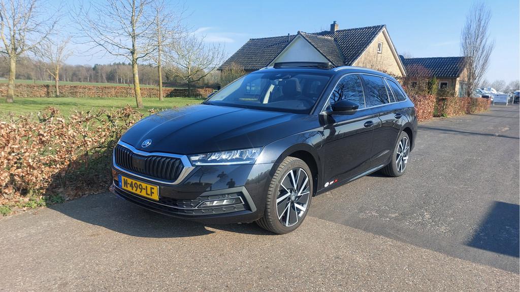 Skoda Octavia Combi 1.4 TSI iV PHEV Business Edition CLIMA/N, Stof, Gebruikt, Euro 6, Parkeersensor