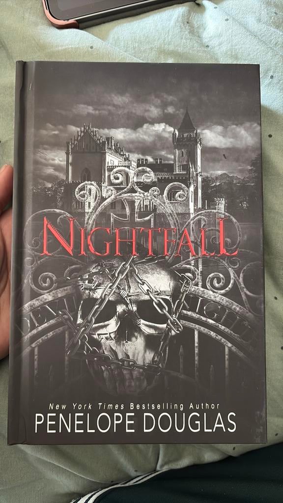 Mystic nightfall - penelope douglas, Ophalen of Verzenden, Zo goed als nieuw
