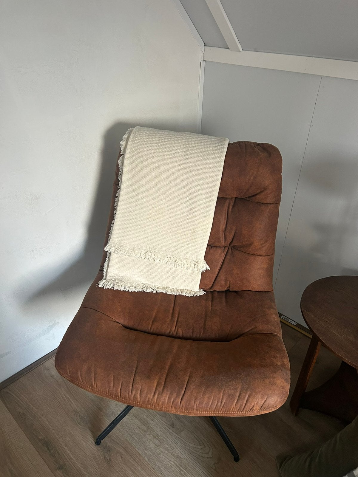 Bruine draaifauteuil, Huis en Inrichting, Ophalen, 75 tot 100 cm, Zo goed als nieuw, 75 tot 100 cm