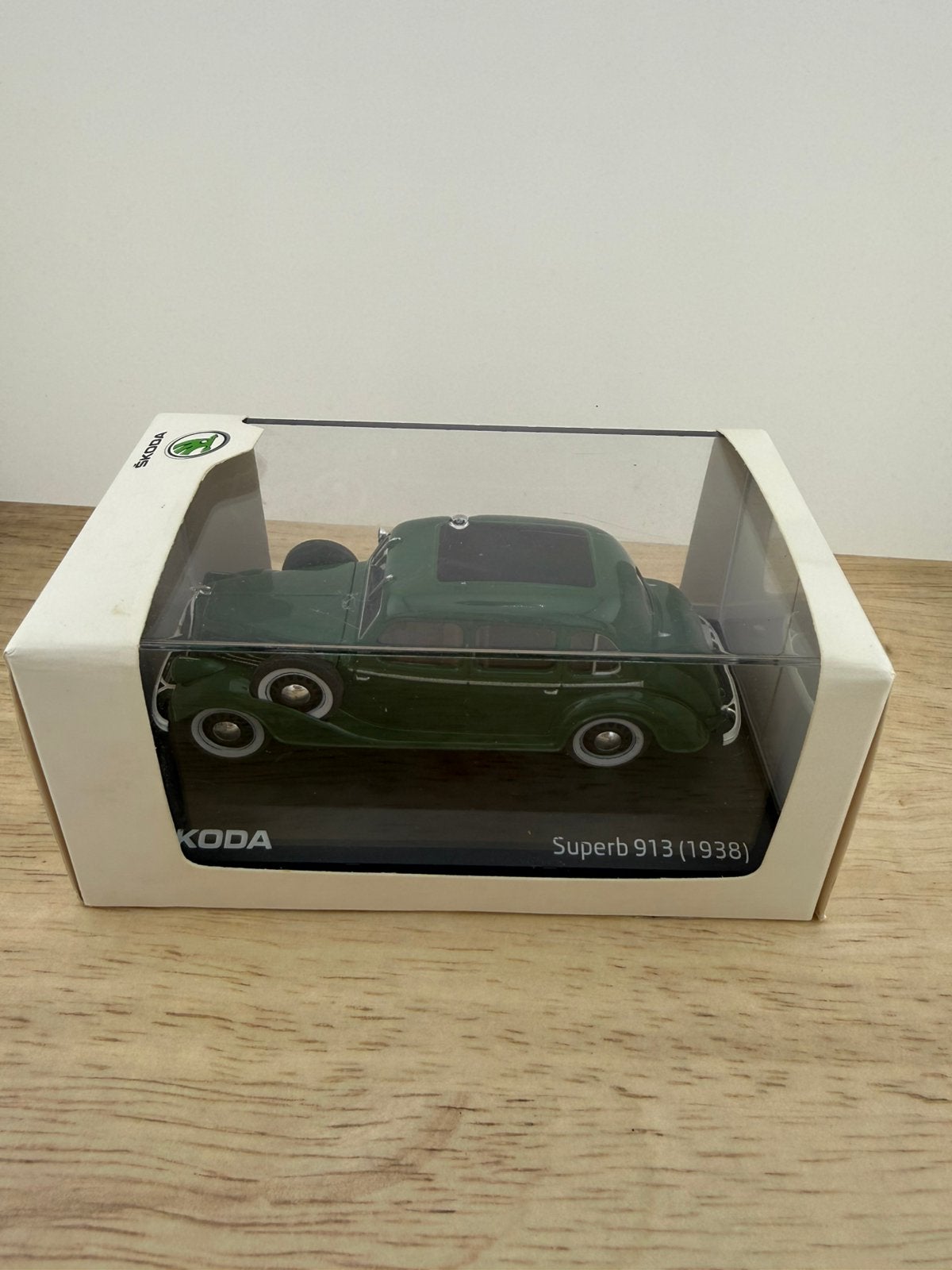 Škoda Superb 913 1938 Abrex 1:43 — Škoda collector model box, Ophalen of Verzenden, Nieuw, Auto, Overige merken