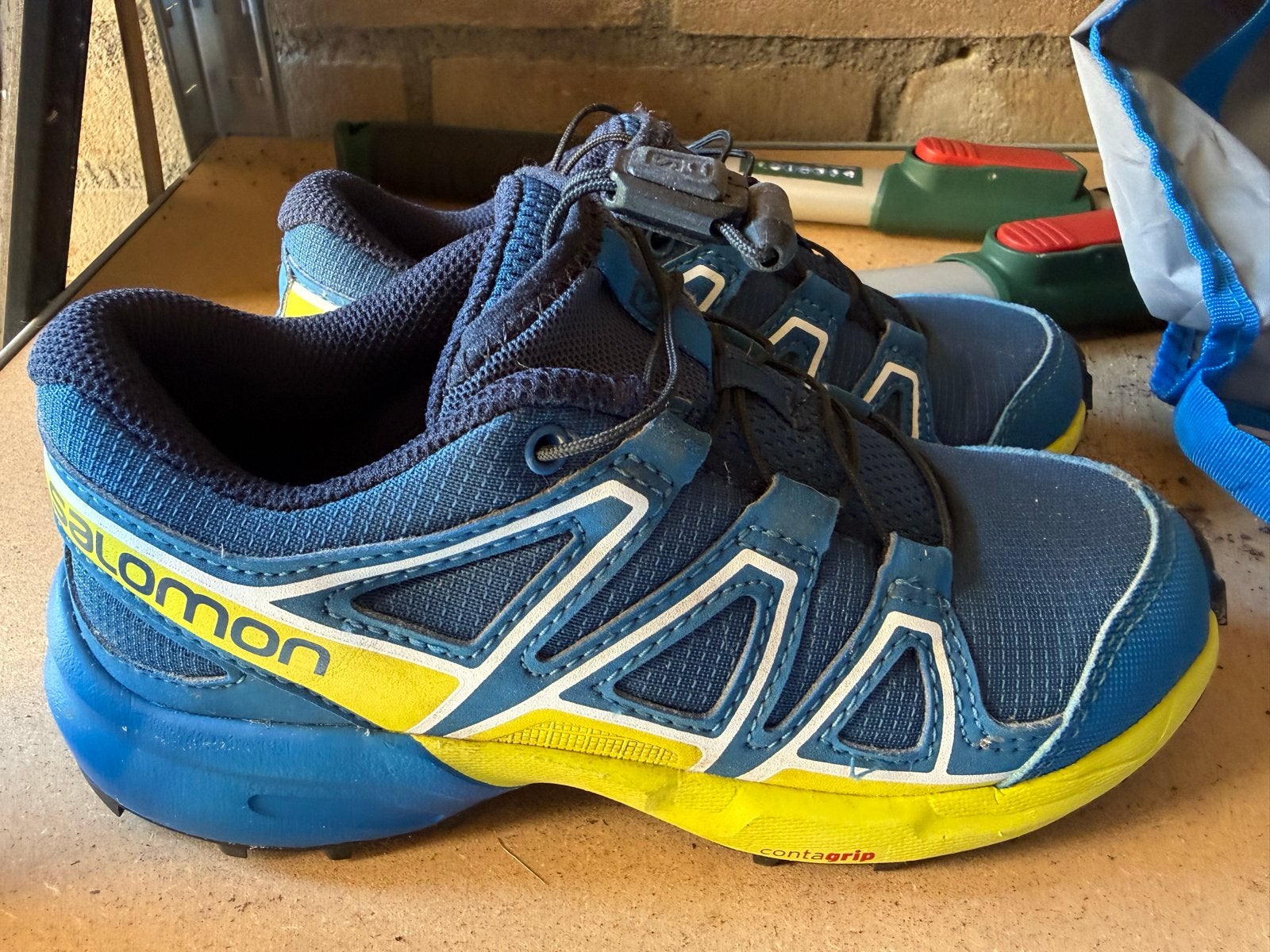Hardloopschoenen Salomon speedcross - Blauw/Geel - Maat 31, Overige merken, Hardloopschoenen, Ophalen of Verzenden, Zo goed als nieuw