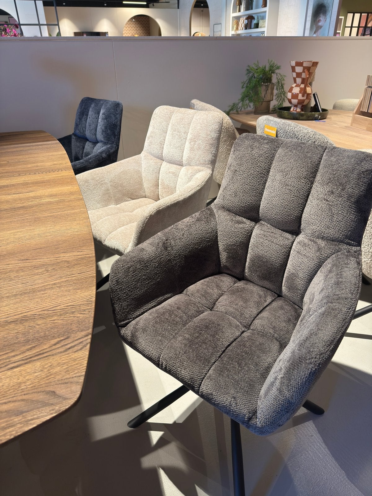 Showroom Eetkamerstoelen Danz 2 stuks, Ophalen, Zo goed als nieuw, Blauw