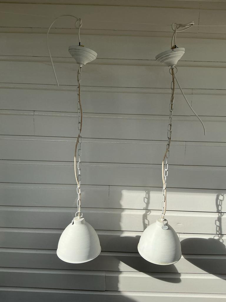2x Witte Hanglampen - Stijlvol en Modern, Ophalen, Gebruikt, Metaal, 50 tot 75 cm