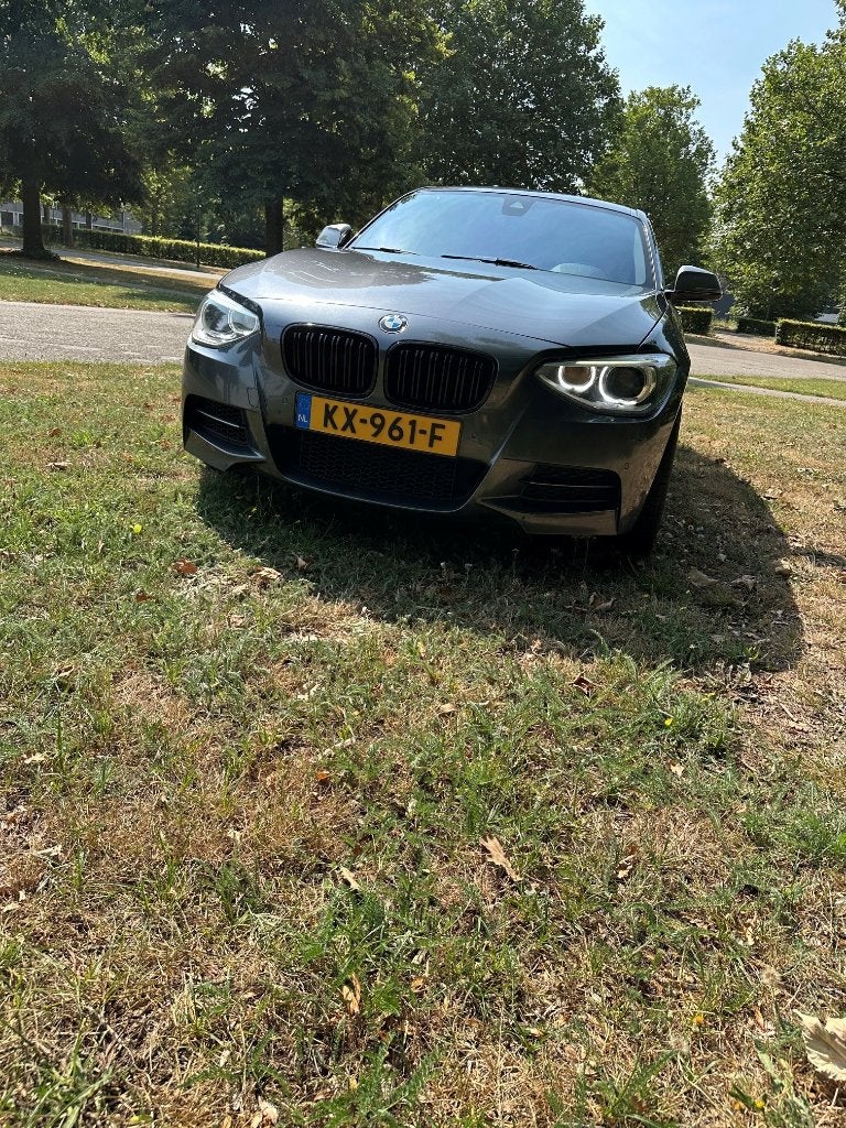 BMW 1-Serie 3.0 M135i 3DR AUT 2014 Grijs, Auto's, BMW, Achterwielaandrijving, 320 pk, Alcantara, 1415 kg