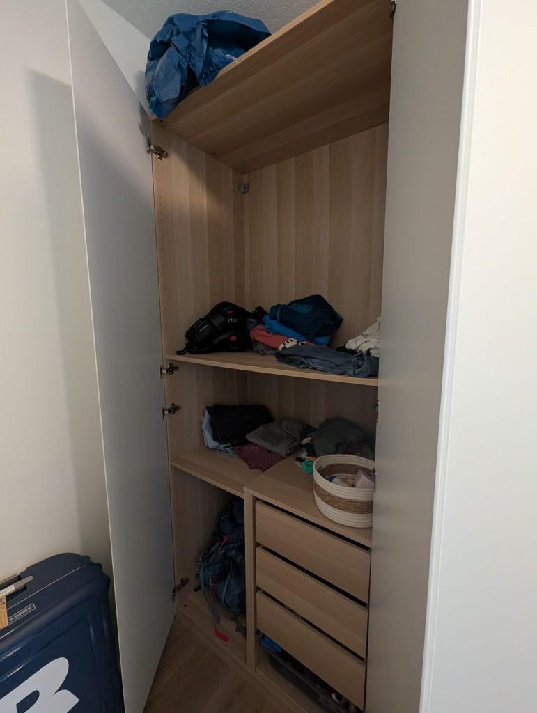 Kledingkast, Huis en Inrichting, Kasten | Kledingkasten, Ophalen, Met deur(en), 200 cm of meer, Zo goed als nieuw
