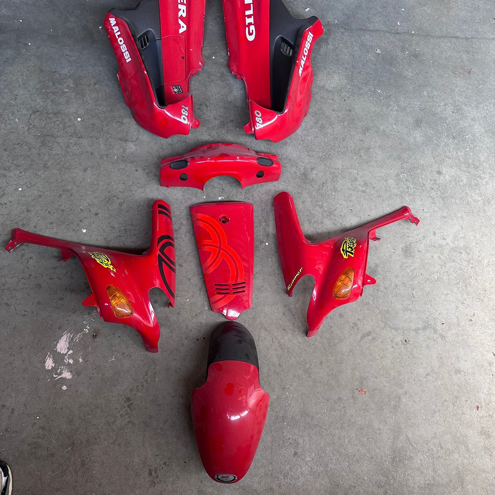 Gilera runner kappenset pogialli 50 125 180 rood fx fxr sp, Motoren, Ophalen
