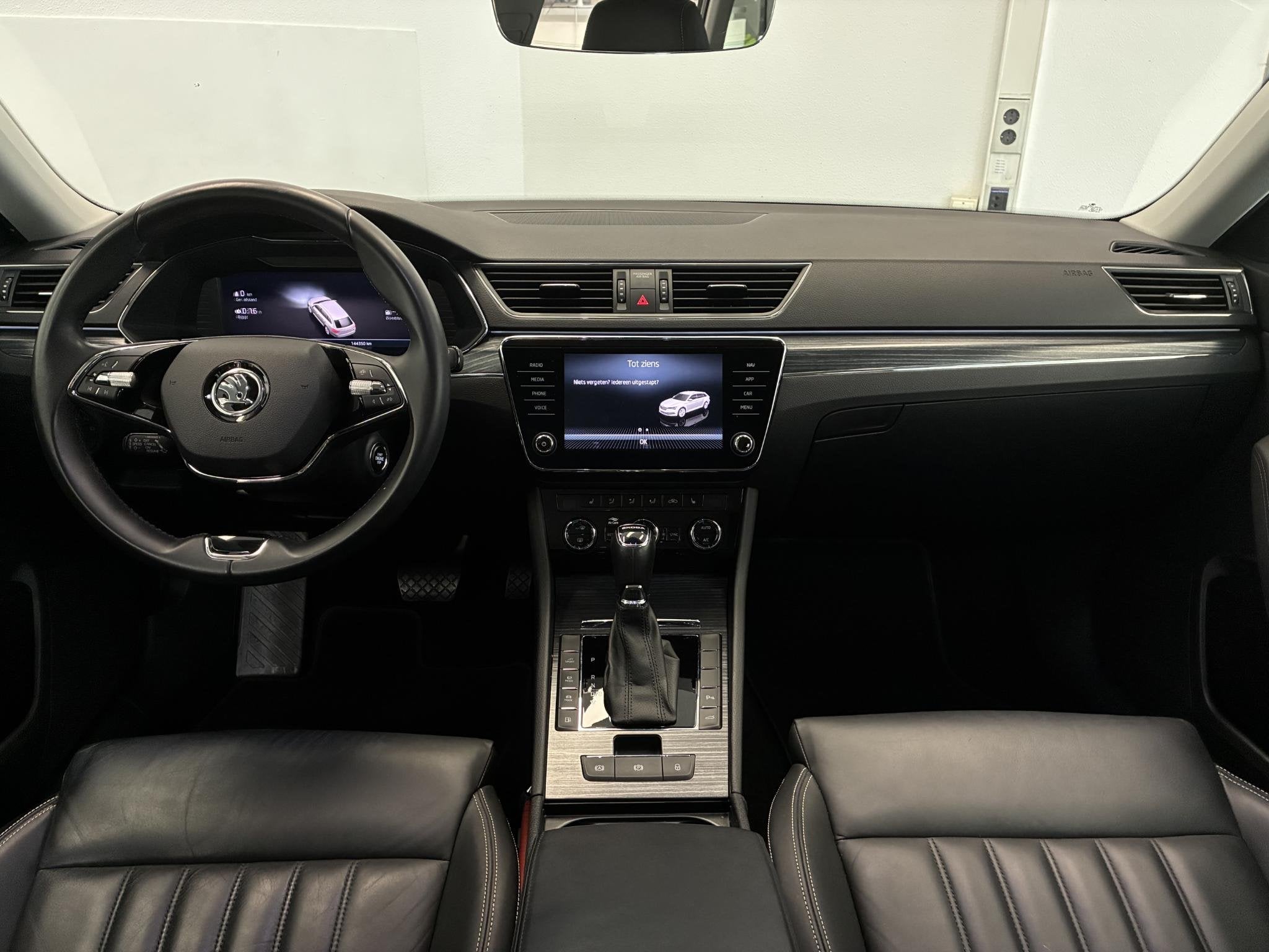 Skoda Superb Combi 1.4 TSI iV Business Edition Plus | LEDER, Auto's, Gebruikt, 4 cilinders, Blauw, Hybride Elektrisch/Benzine