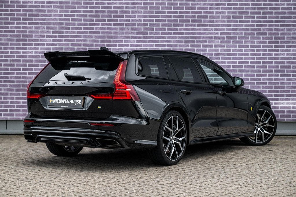 Volvo V60 2.0 T6 Plug-in hybrid AWD Ultra Dark | Bowers Wilk, 12 maanden, Euro 6, 4 cilinders, 180 min