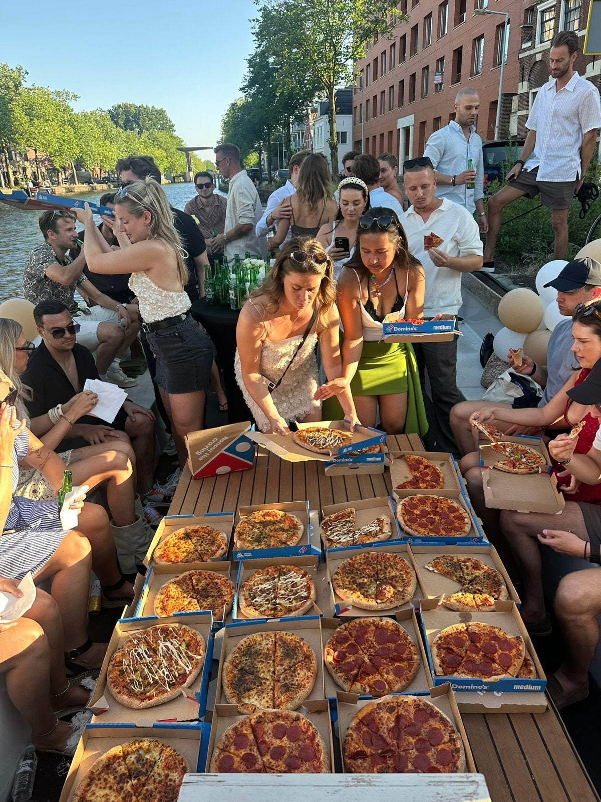 Italiaanse sloep Amsterdam Pizza, Drank & 3 Uur Varen €39.50, Drie personen of meer