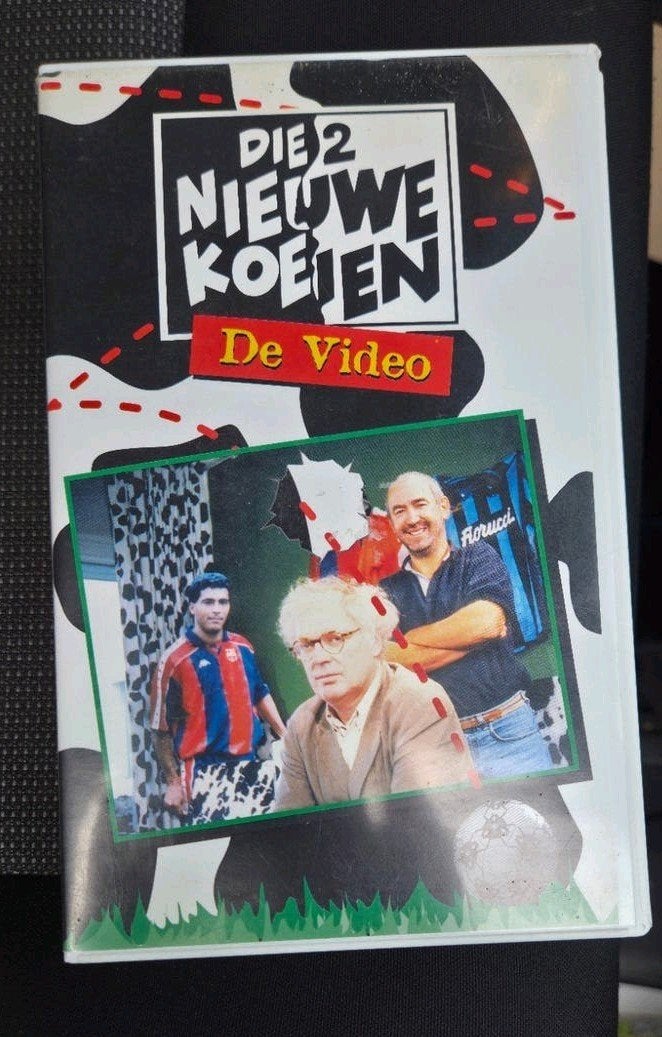 Die 2 Nieuwe Koeien - De Video (VHS), Nederlands ondertiteld, Gebruikt, Alle leeftijden, Komedie