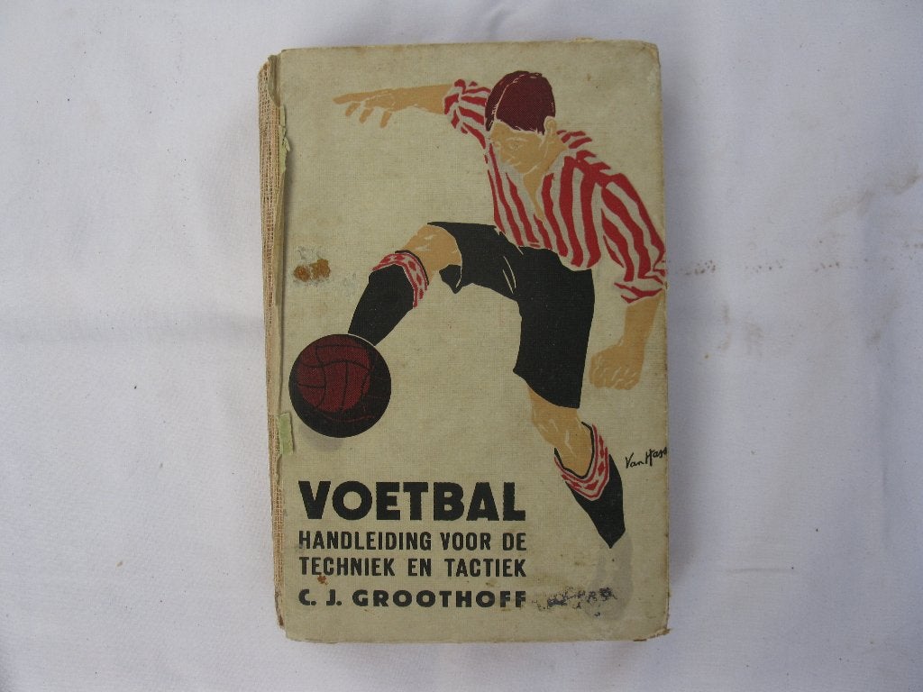 Antiek oud boek voetbal uit 1942, Ophalen of Verzenden, Gelezen, Balsport