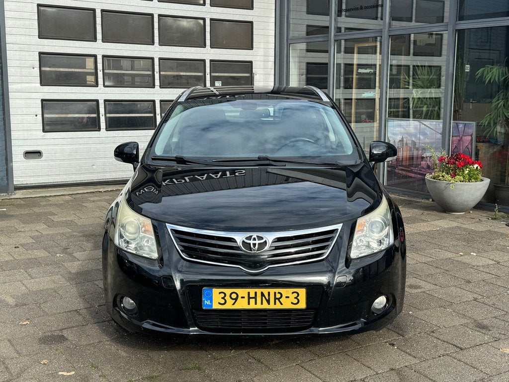 Toyota Avensis Wagon 1.8 VVTi Dynamic | Clima | Cruise | Nav, Auto's, 15 km/l, 4 cilinders, Automatische klimaatregeling, Zwart