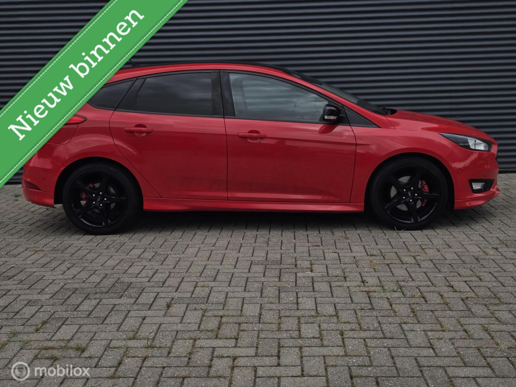 Ford Focus 1.5 Red Edition ST LINE / PDC / NAP, Auto's, Ford, 4 cilinders, Origineel Nederlands, Bedrijf, Handgeschakeld