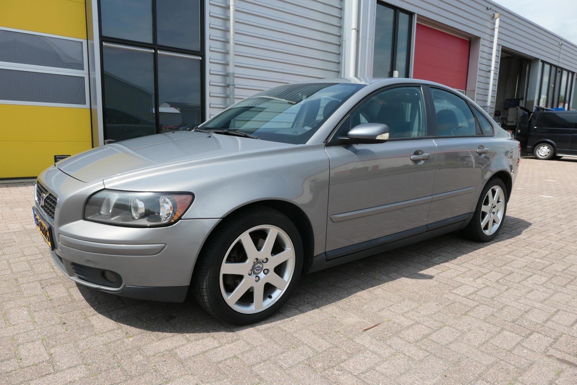 Volvo S40 2.4 Momentum, Auto's, Voorwielaandrijving, Gebruikt, Zwart, 700 kg