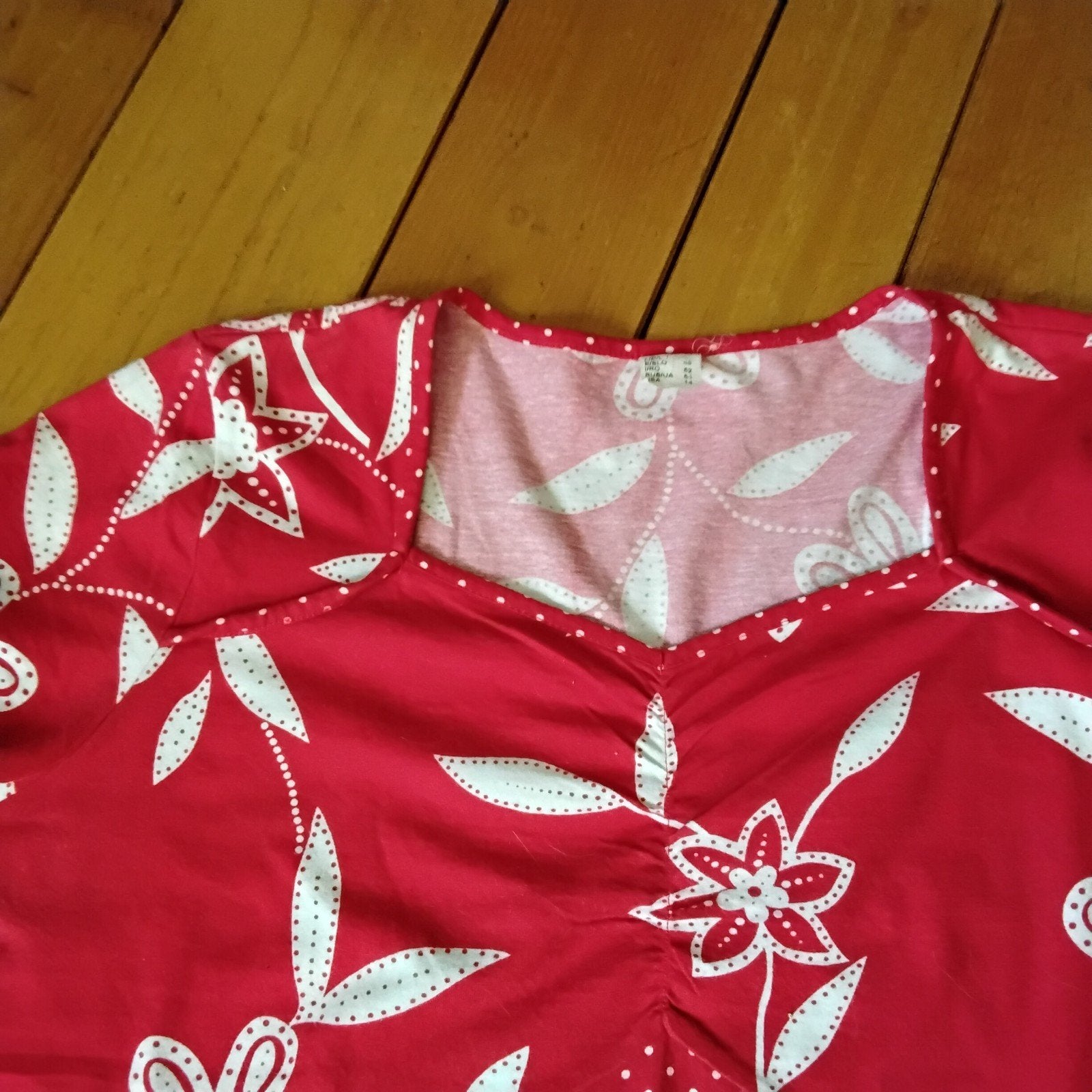 Rood/wit gebloemd/gestippelde  t-shirt 46, Maat 46/48 (XL) of groter, Ophalen of Verzenden, Zo goed als nieuw, Korte mouw