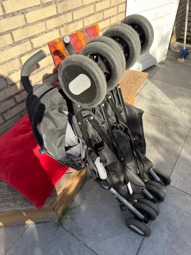 Tweeling buggy. Merk Chico., Kinderen en Baby's, Tweelingen en Meerlingen, Ophalen of Verzenden, Gebruikt, Kinderwagen of Buggy