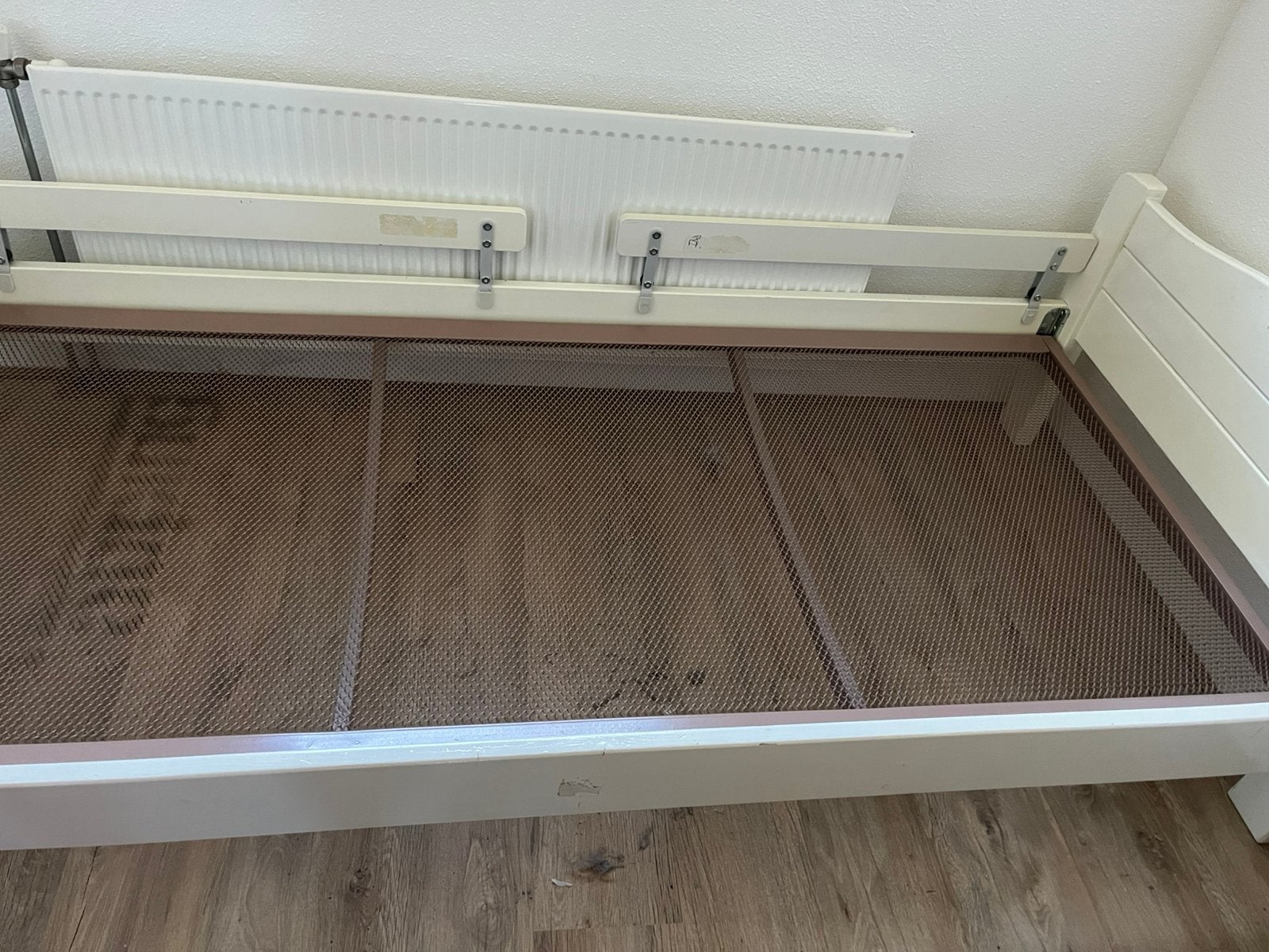 Een persoons bed met spiraal bodem en matras, Ophalen, 90 cm, Eenpersoons, Zo goed als nieuw