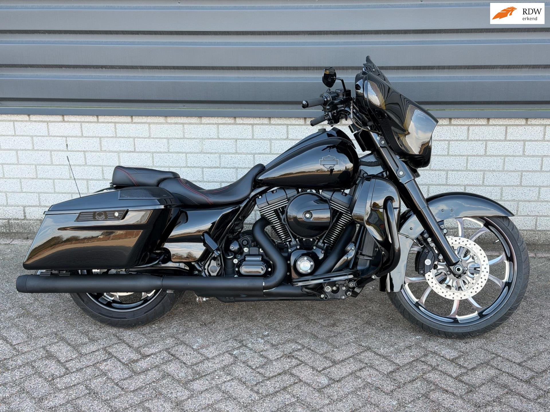 Harley Davidson FLHX Street Glide 103 black EDITION rockford, 1688 cc, Bedrijf, LED Verlichting, Meer dan 35 kW