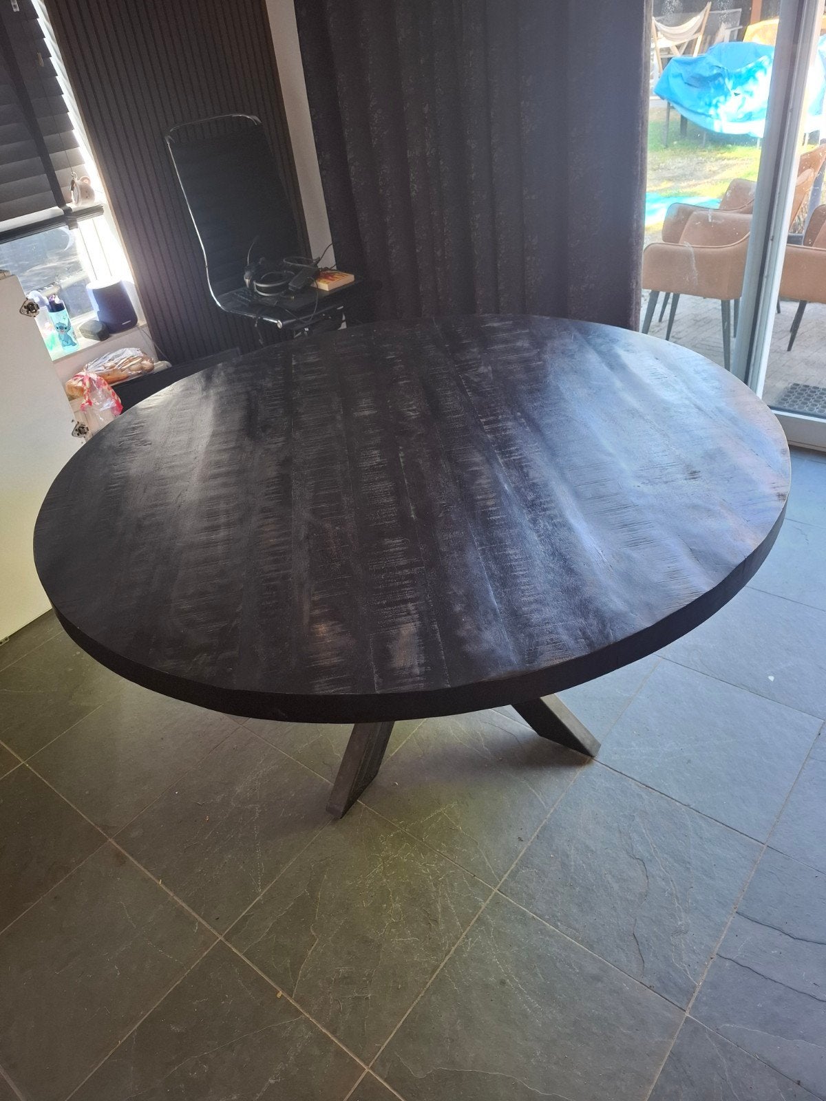Robuuste Zwarte Mangohout Eettafel - Rond 150 cm, Rond, Zo goed als nieuw, Vijf personen of meer, Ophalen