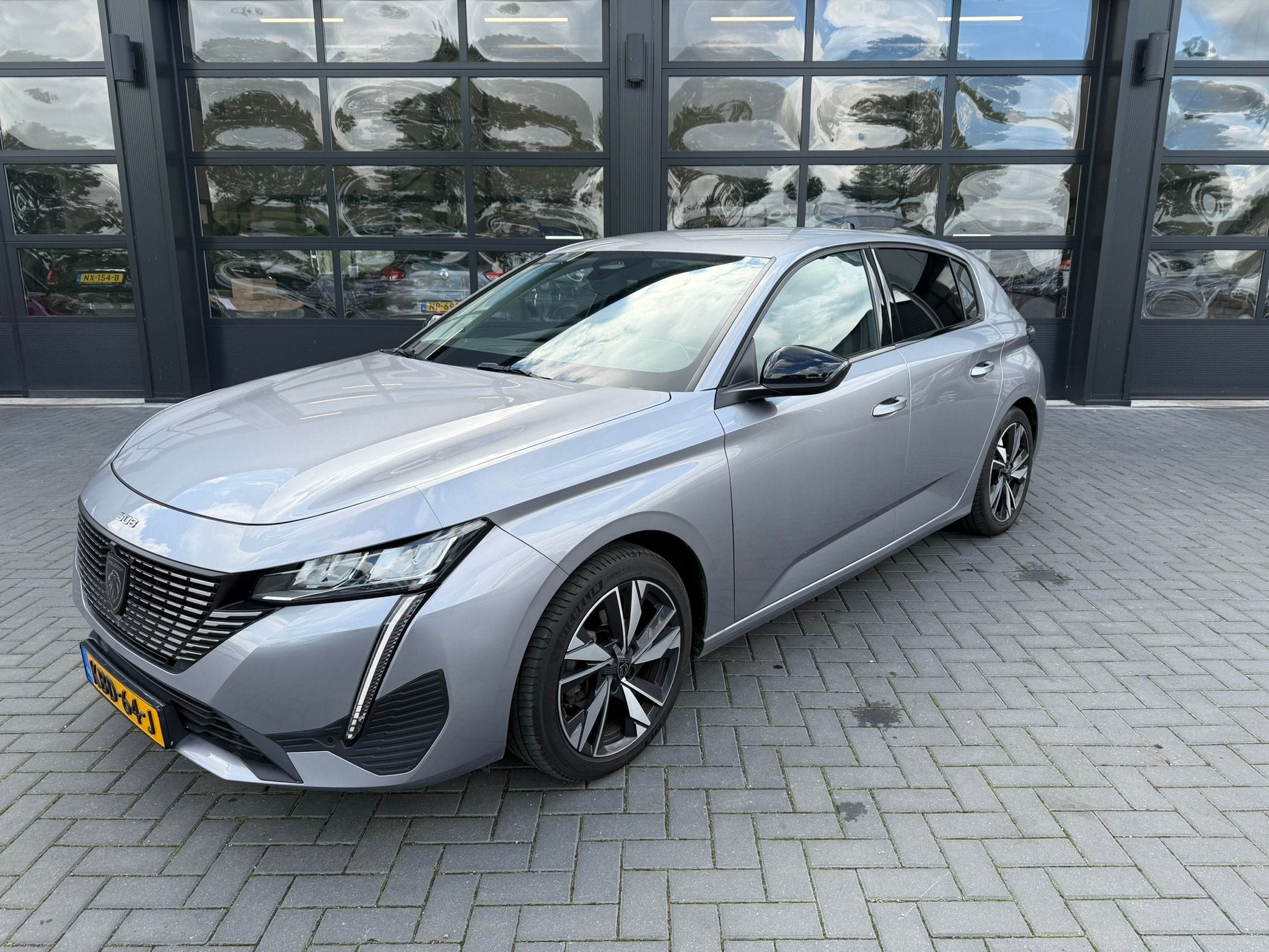 Peugeot 308 1.2 PureTech Allure 360-camera / Carplay, Gebruikt, 1199 cc, Origineel Nederlands, Bedrijf