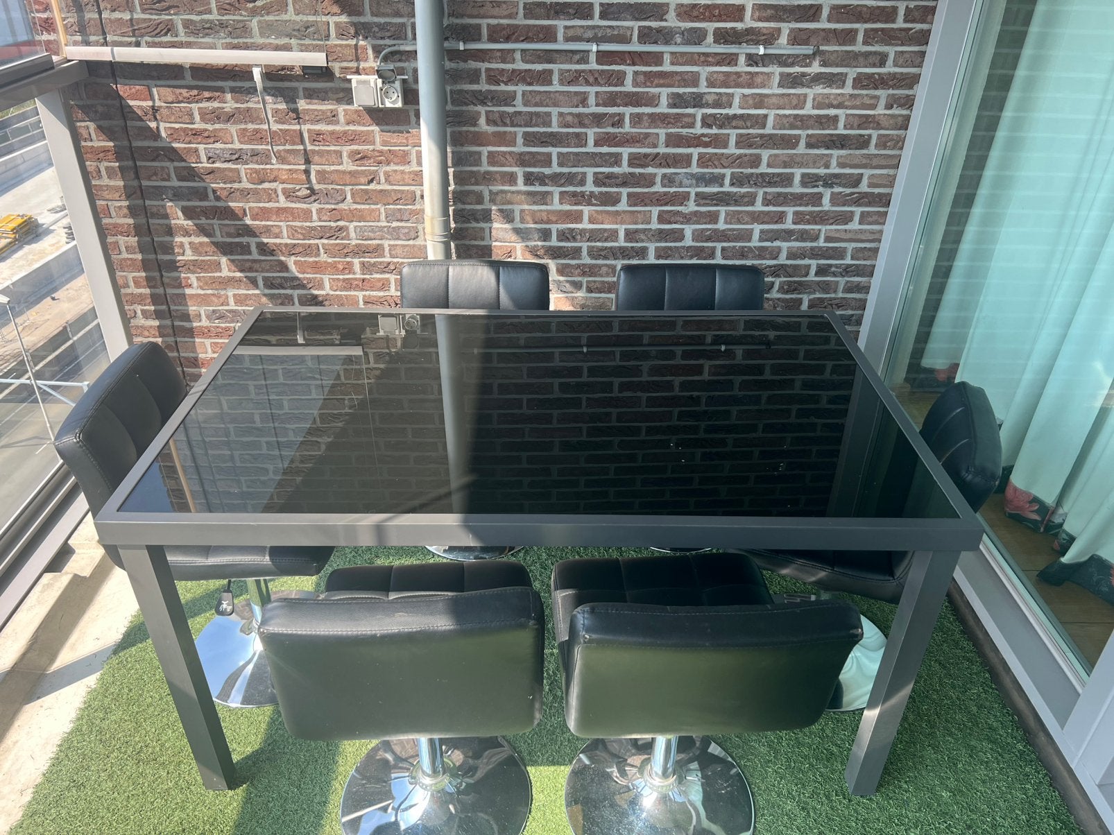Glazen tafel met 6 verstelbare barkrukken –, Ophalen, Gebruikt