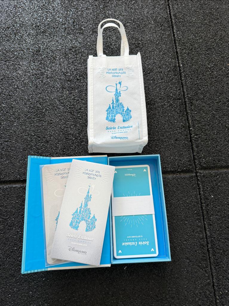 Disney Disneyland Parijs Soirée Exclusive Kwartet + Tasje, Ophalen of Verzenden, Overige figuren, Nieuw, Overige typen