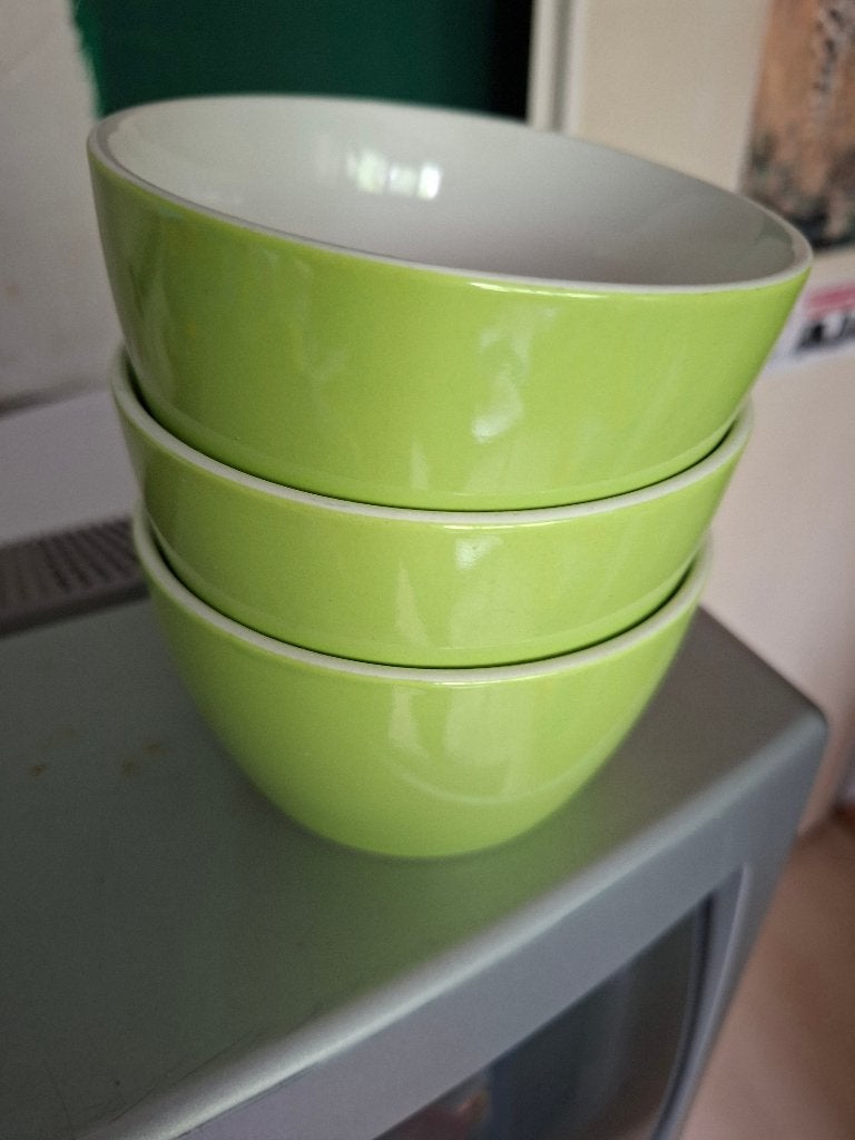 3 groene schaaltjes Hema ceramic, Ophalen of Verzenden, Overige stijlen, Schaal of Schalen