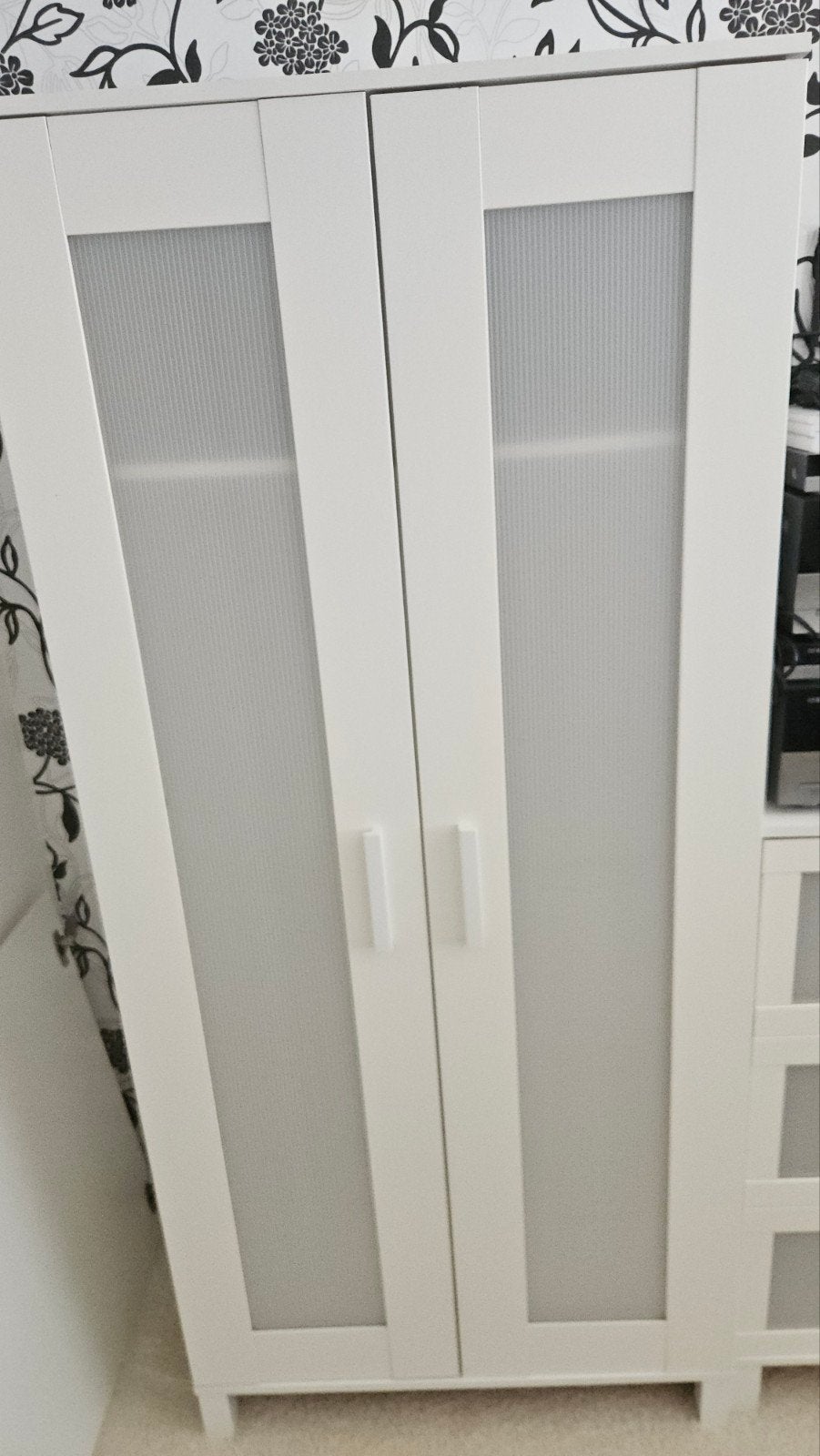 Witte kledingkast in nette staat, Met deur(en), Gebruikt, Overige houtsoorten, Modern