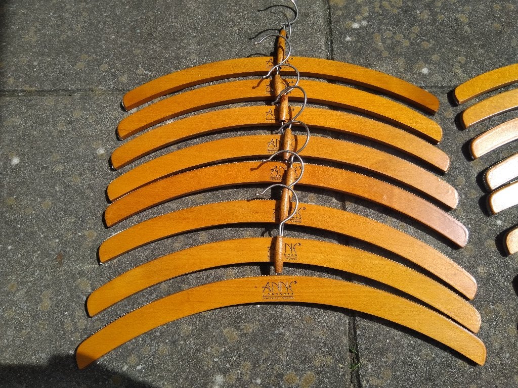 Vintage kleerhangers - Anne Linnonmaa - ecological fashion, Ophalen of Verzenden, Gebruikt, Hout