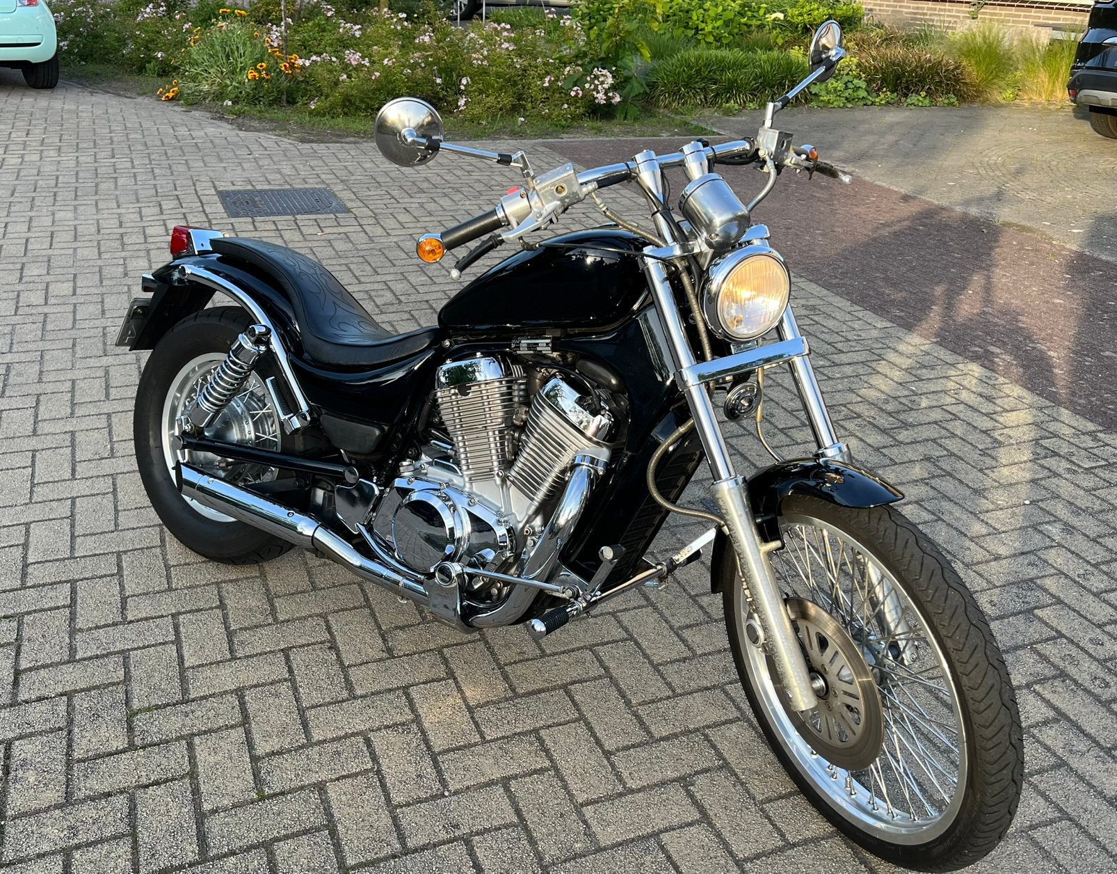 Suzuki Intruder VS 600 chopper, 598 cc, 2 cilinders, Sportuitlaat, Chopper